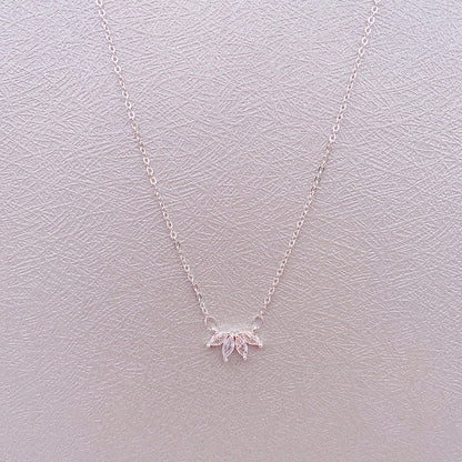 Fashion Jewelry Minimalist Shining Flower Petal Necklace for Women Girls Lotus Flower Pendant Necklace Female Party Anniversary Jewelry Gift