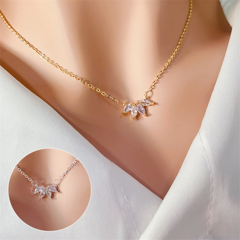 Fashion Jewelry Minimalist Shining Flower Petal Necklace for Women Girls Lotus Flower Pendant Necklace Female Party Anniversary Jewelry Gift